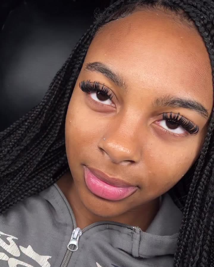 Lash set on a client with braids